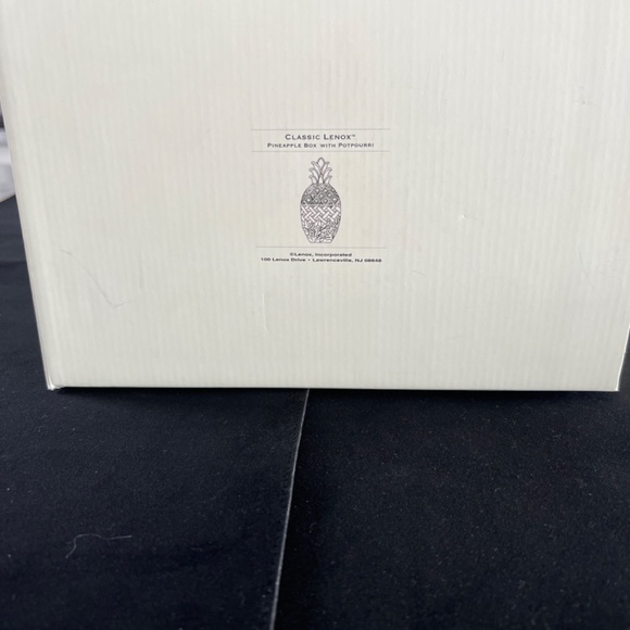 Lenox Vintage Pinapple with Potpourri - Picture 11 of 15